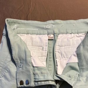 Ann Taylor’s LOFT skinnny Bermuda shorts size 4